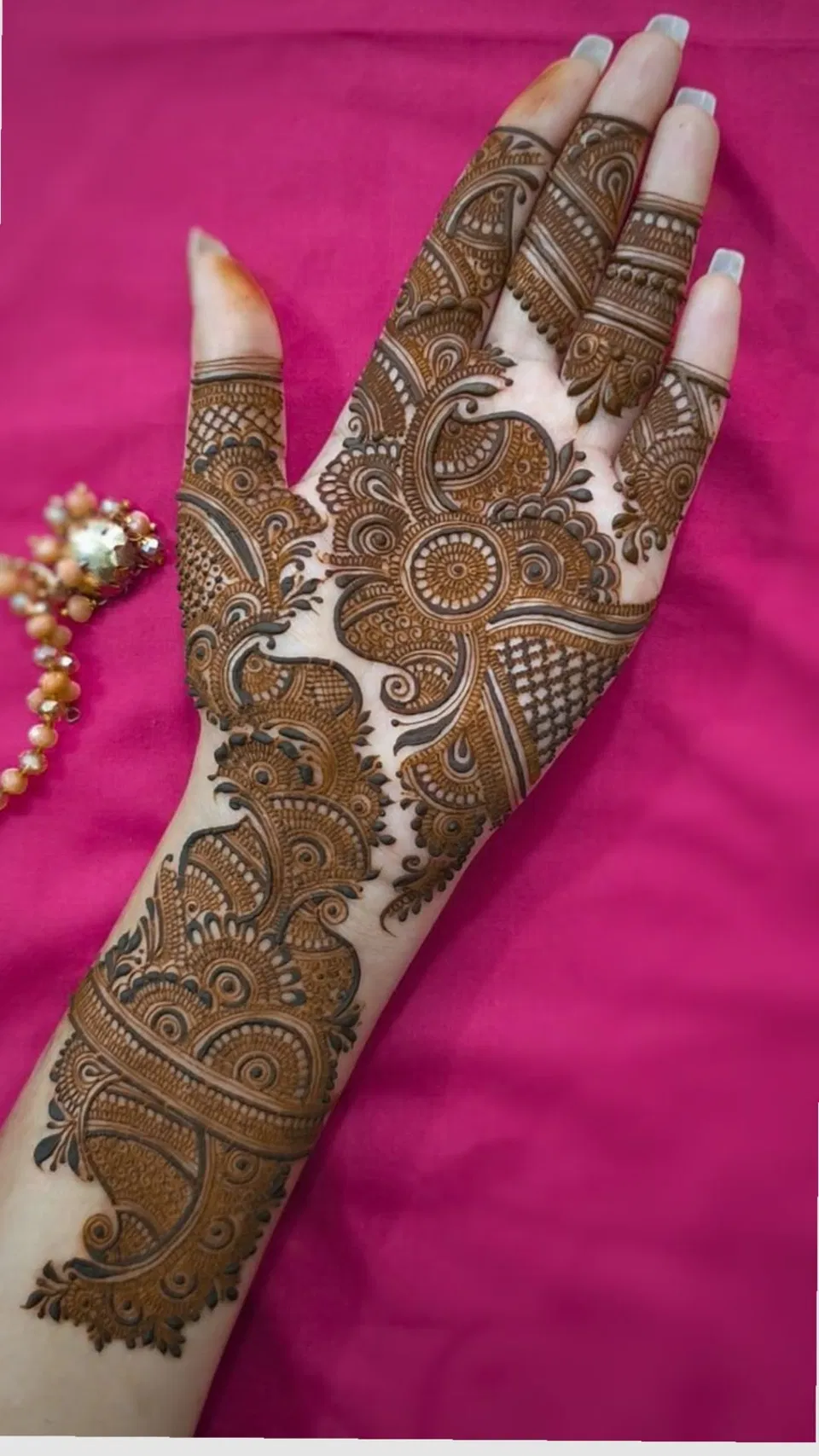 Aesthetic Arabic Front Hand Mehndi Design (10)
