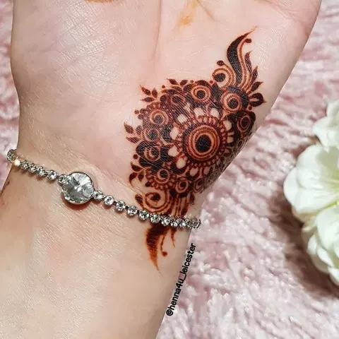 stylish circle back hand mehndi design
