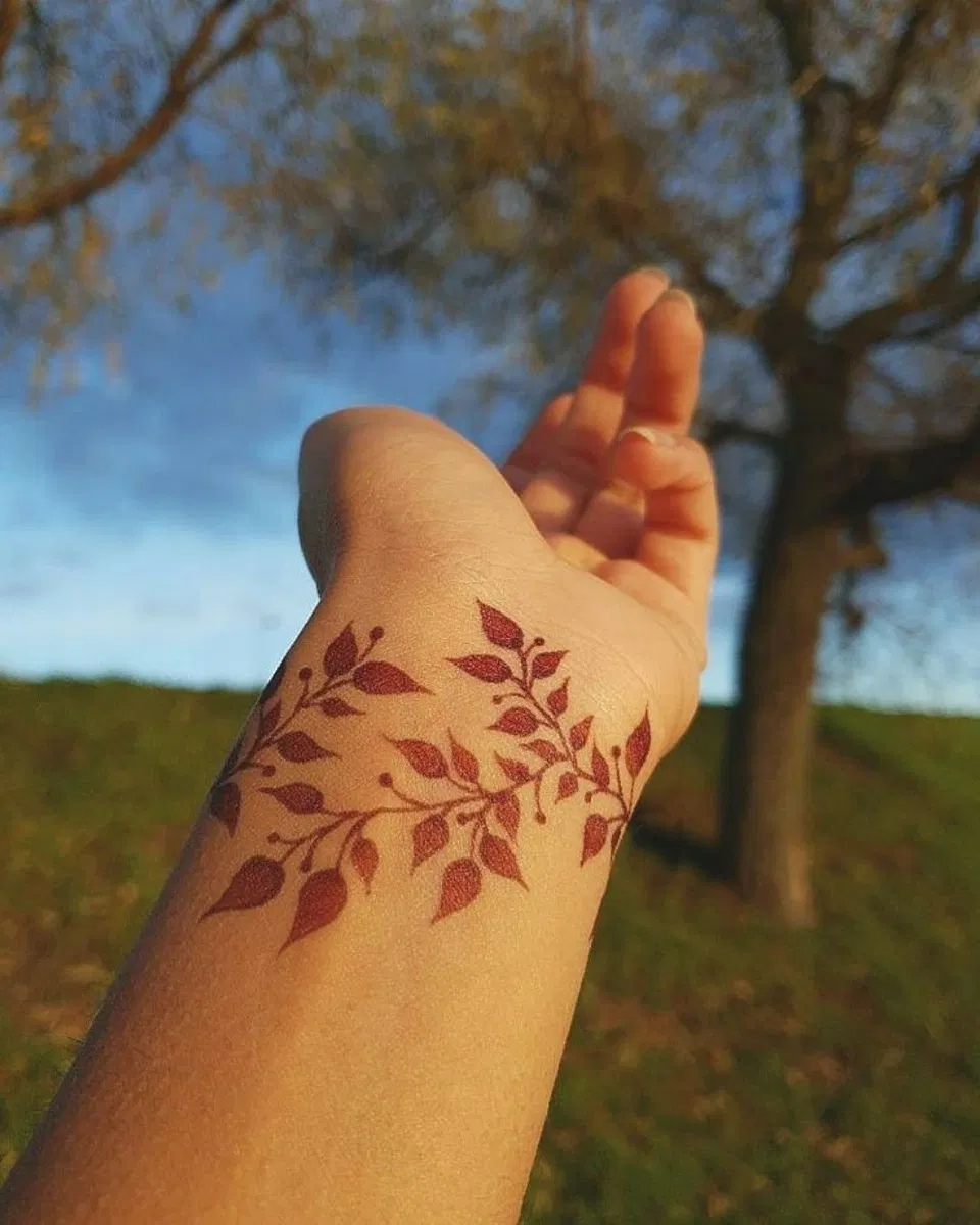 Arabic Simple Arm Mehndi Design with Gol Tikki (2)