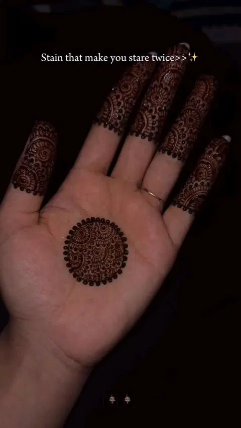 pakistani simple circle finger mehndi design