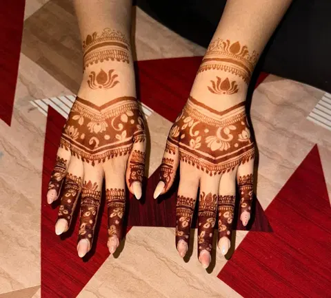 bridal simple circle back hand mehndi design