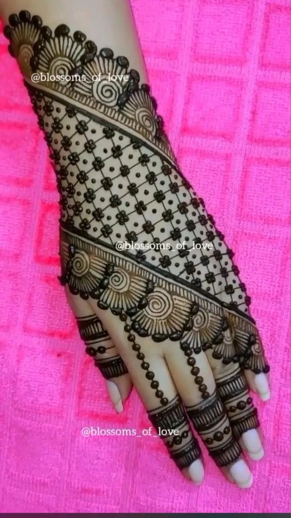 Stylish Back Hand Mehndi Design for Teej