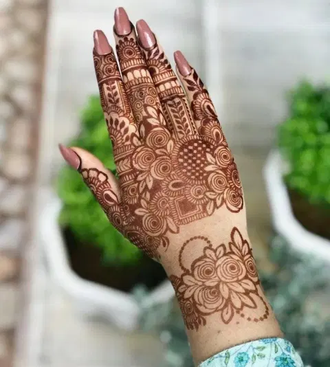 aesthetic simple circle back hand mehndi design