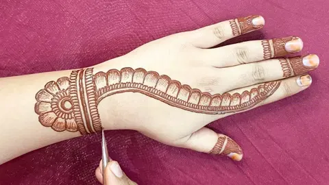 simple stylish jaal back hand mehndi design