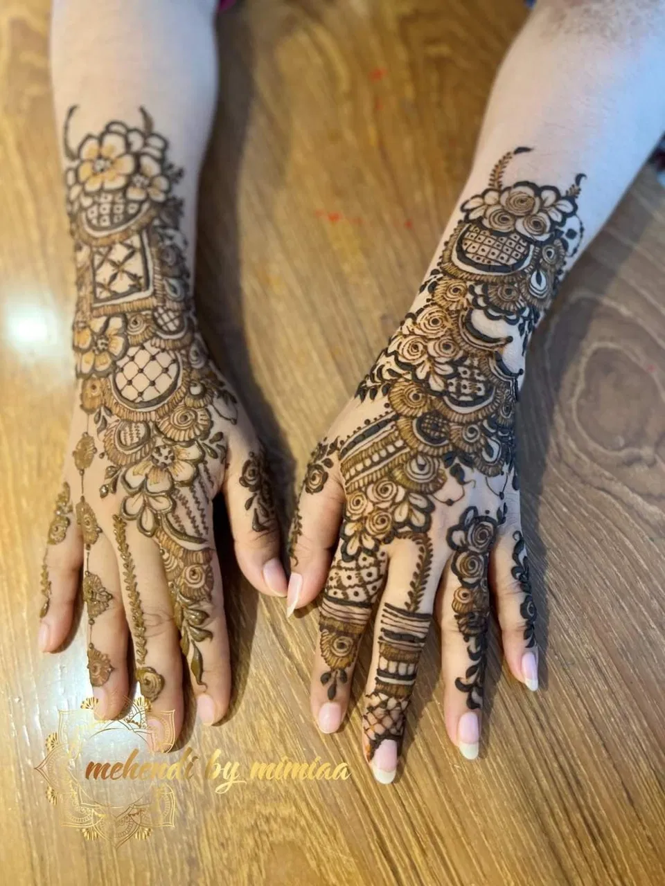 Arabic Stylish Back Hand Mehndi Design with Jaal for Eid