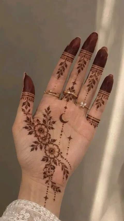 aesthetic arabic flower finger mehndi design