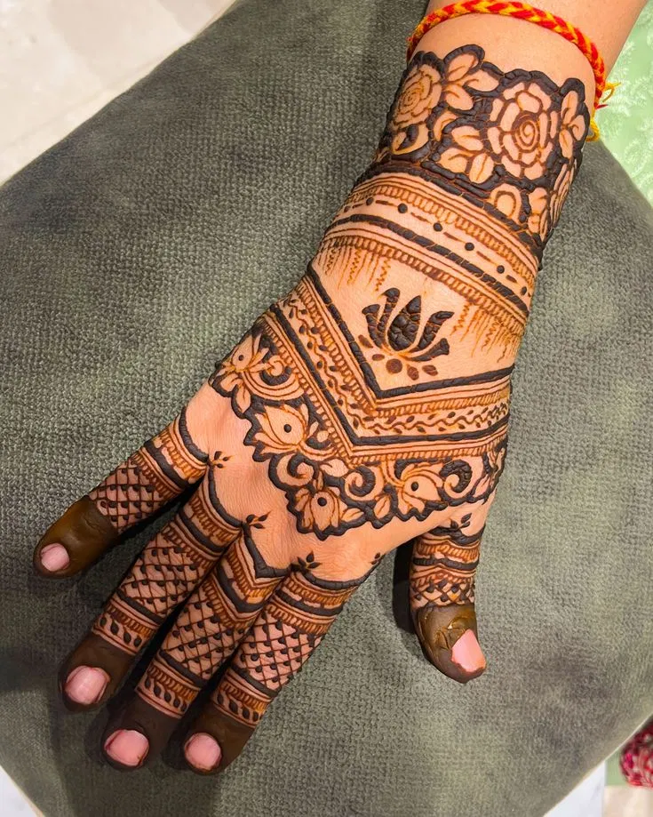 Bridal Stylish Back Hand Mehndi Design with Gol Tikki and Figures (2)