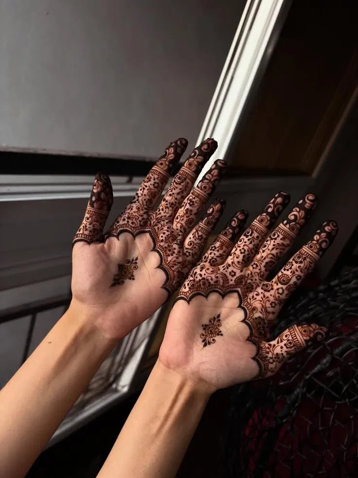Aesthetic Arabic Finger Mehndi Design for Eid (2)