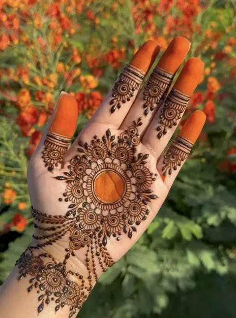 arabic simple circle front hand mehndi design
