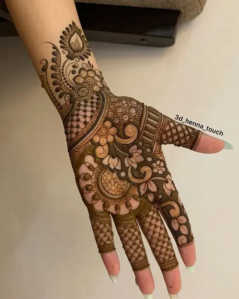 aesthetic bridal front hand mehndi design