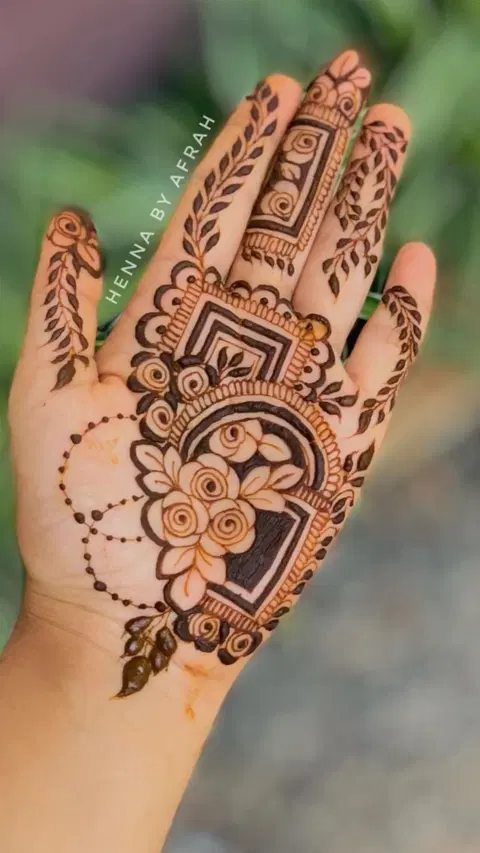 aesthetic arabic circle front hand mehndi design
