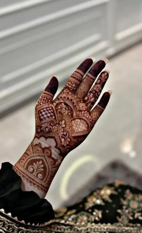aesthetic bridal front hand mehndi design