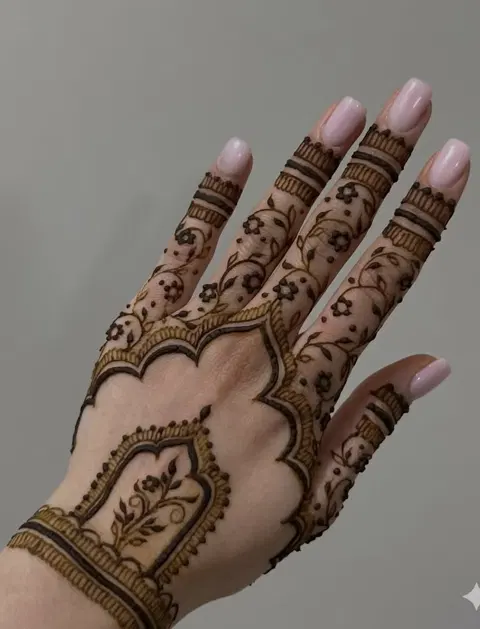 aesthetic arabic moon back hand mehndi design