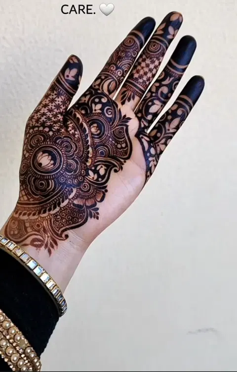 aesthetic arabic jaal front hand mehndi design