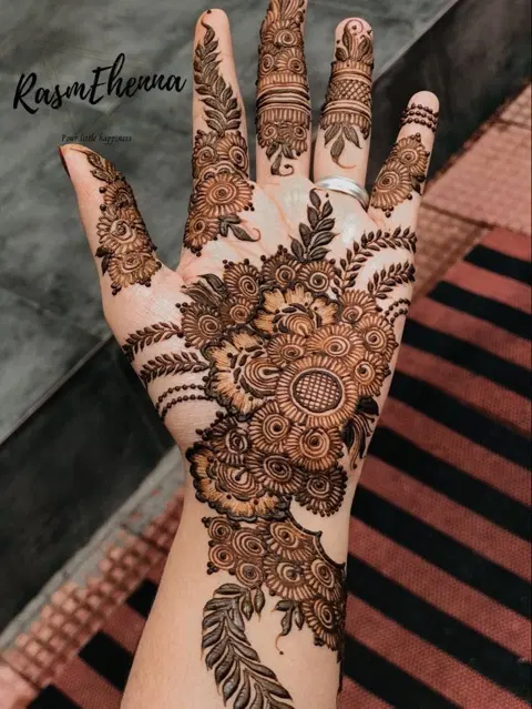aesthetic arabic flower front hand mehndi design