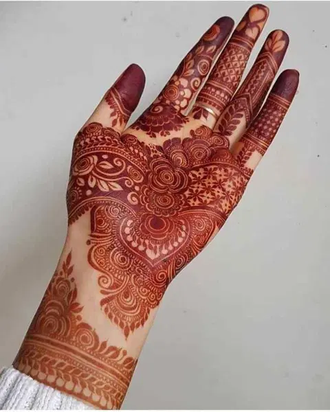 aesthetic bridal front hand mehndi design