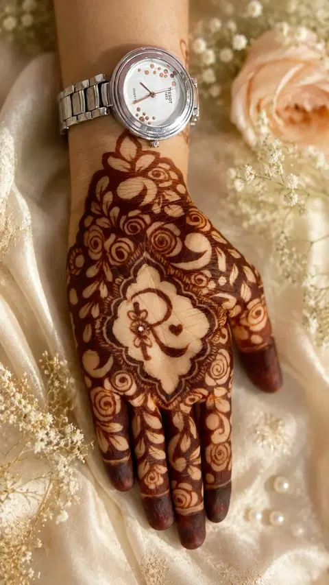 aesthetic bridal heart back hand mehndi design