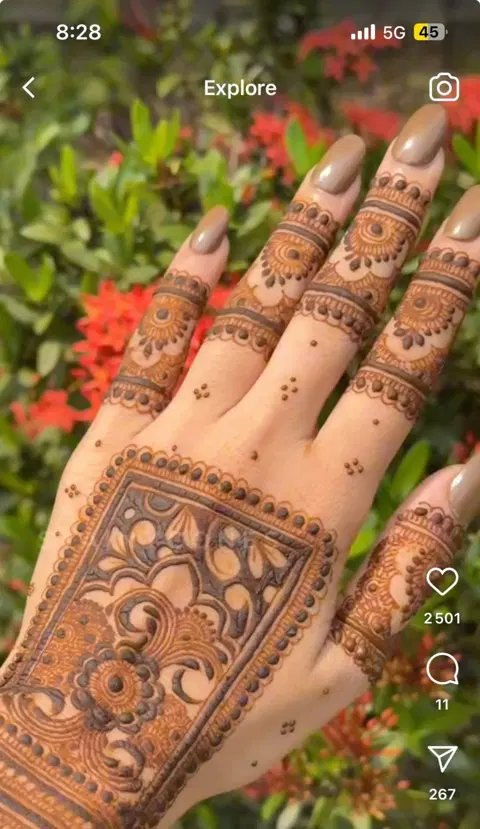 aesthetic stylish circle finger mehndi design