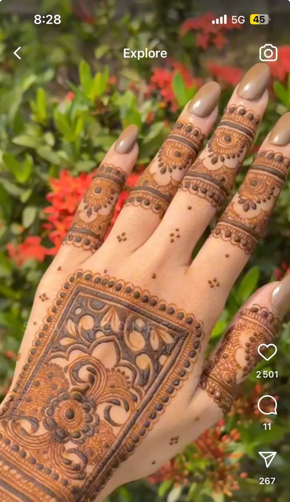 Aesthetic Stylish Finger Mehndi Design with Gol Tikki and Flowers
