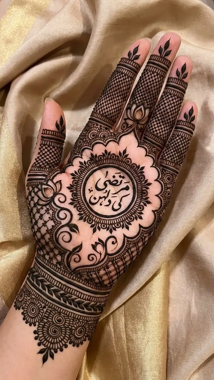 Aesthetic Stylish Front Hand Mehndi Design with Gol Tikki and Moon