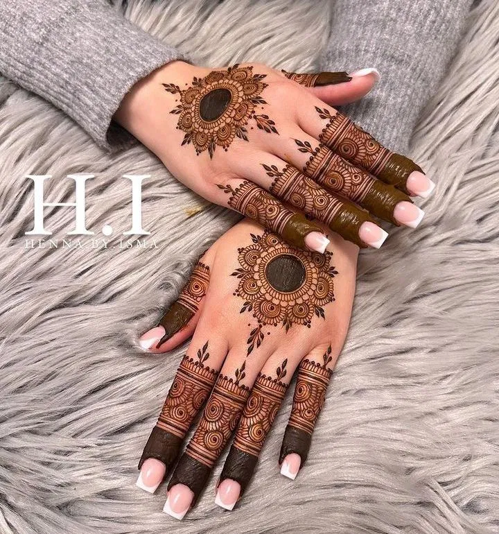 Aesthetic Bridal Back Hand Mehndi Design with Gol Tikki and Jaal (8)