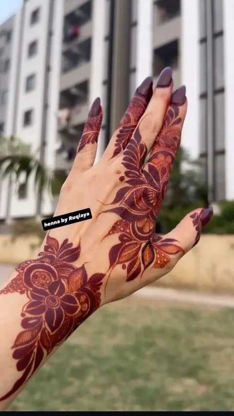 aesthetic arabic flower front hand mehndi design