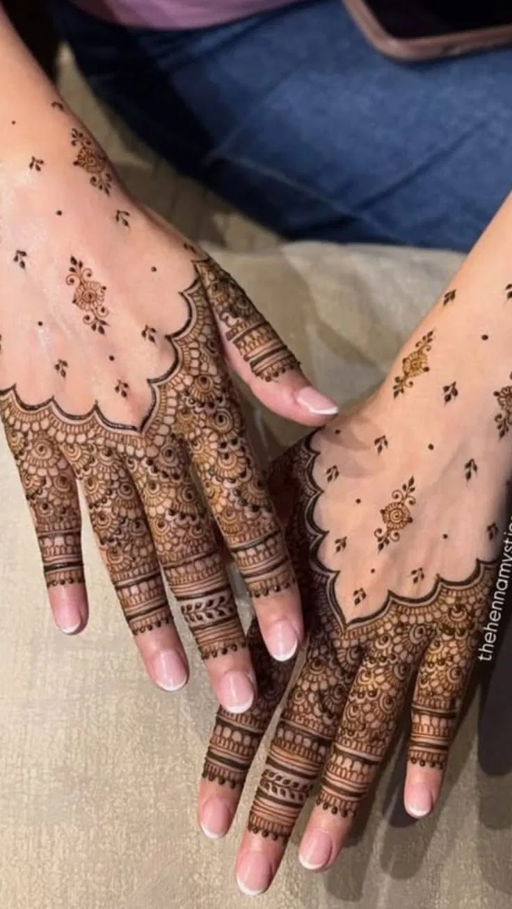 Aesthetic Bridal Back Hand Mehndi Design with Jaal (10)
