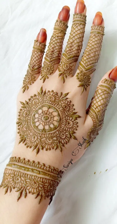 aesthetic bridal circle front hand mehndi design
