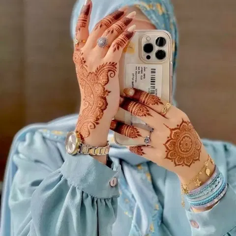 aesthetic simple figure back hand mehndi design