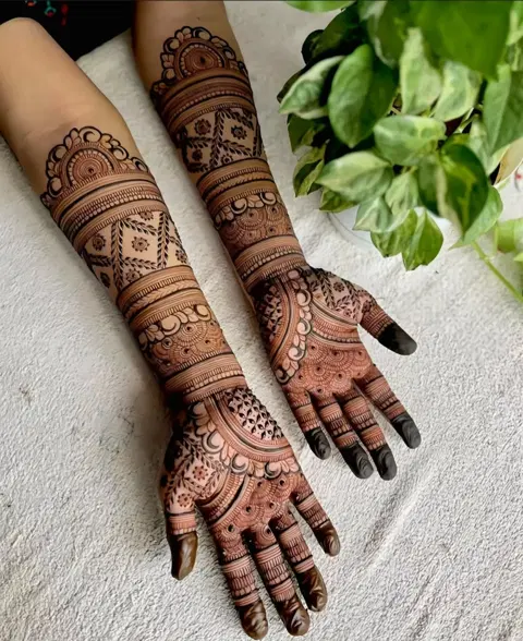 bridal simple front hand mehndi design