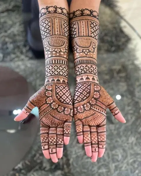 bridal stylish circle finger mehndi design