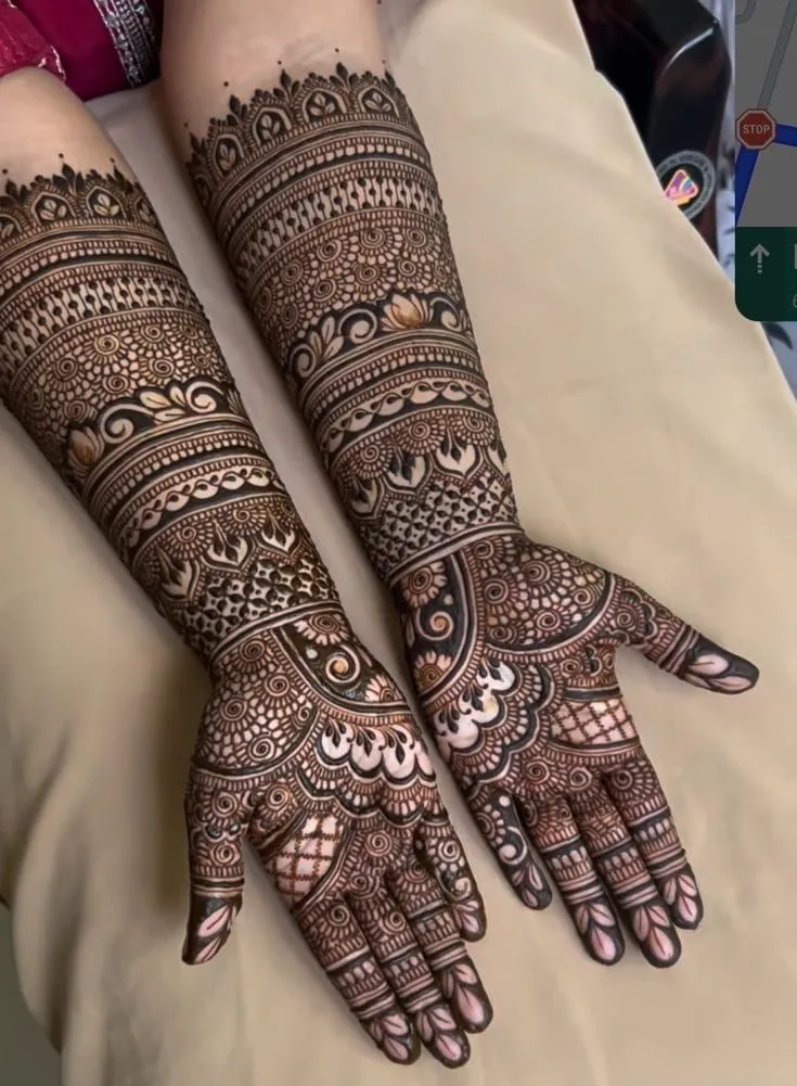Aesthetic Bridal Front Hand Mehndi Design with Figures for Engagement (3)