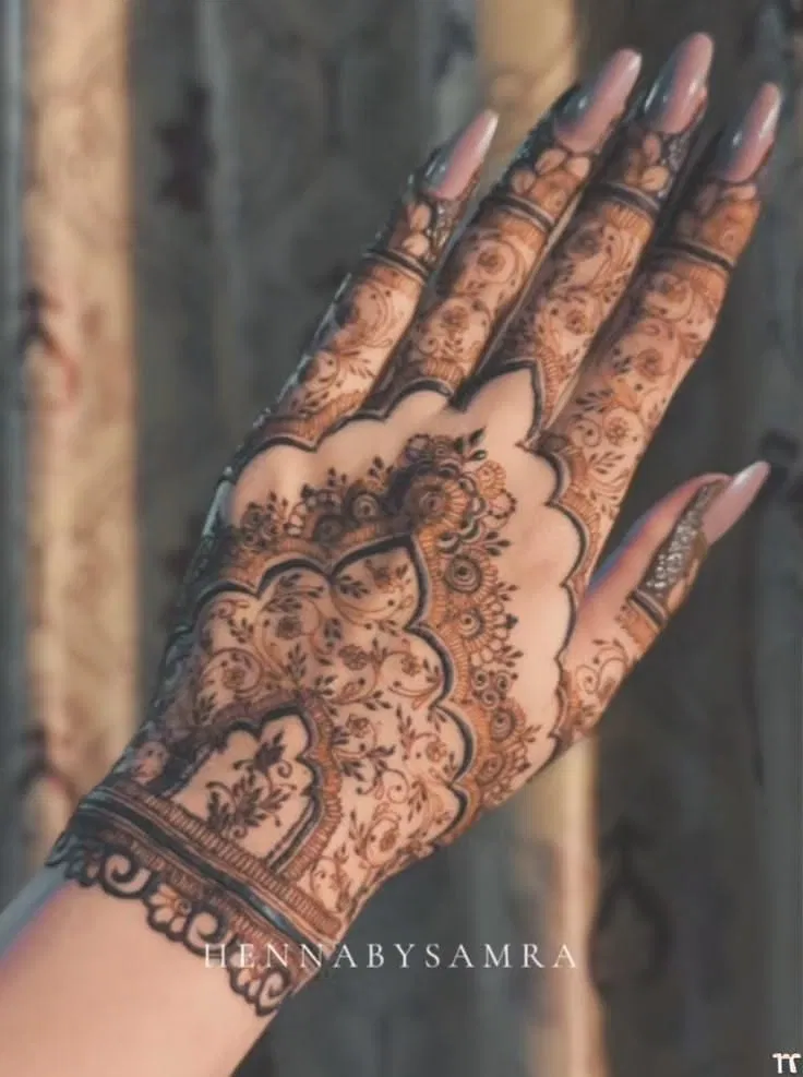 Aesthetic Pakistani Back Hand Mehndi Design with Flowers for Eid