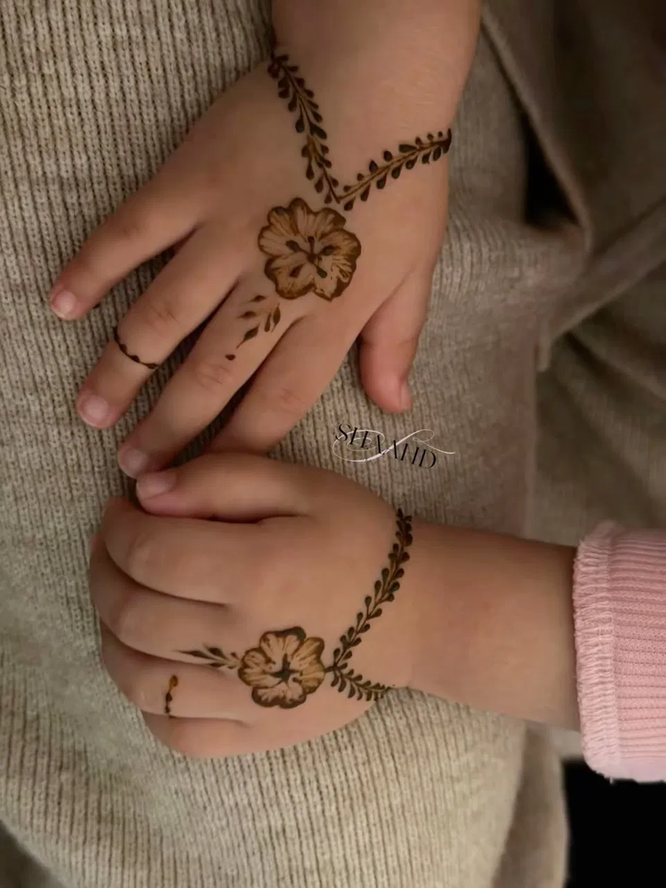 Arabic Simple Back Hand Mehndi Design (16)