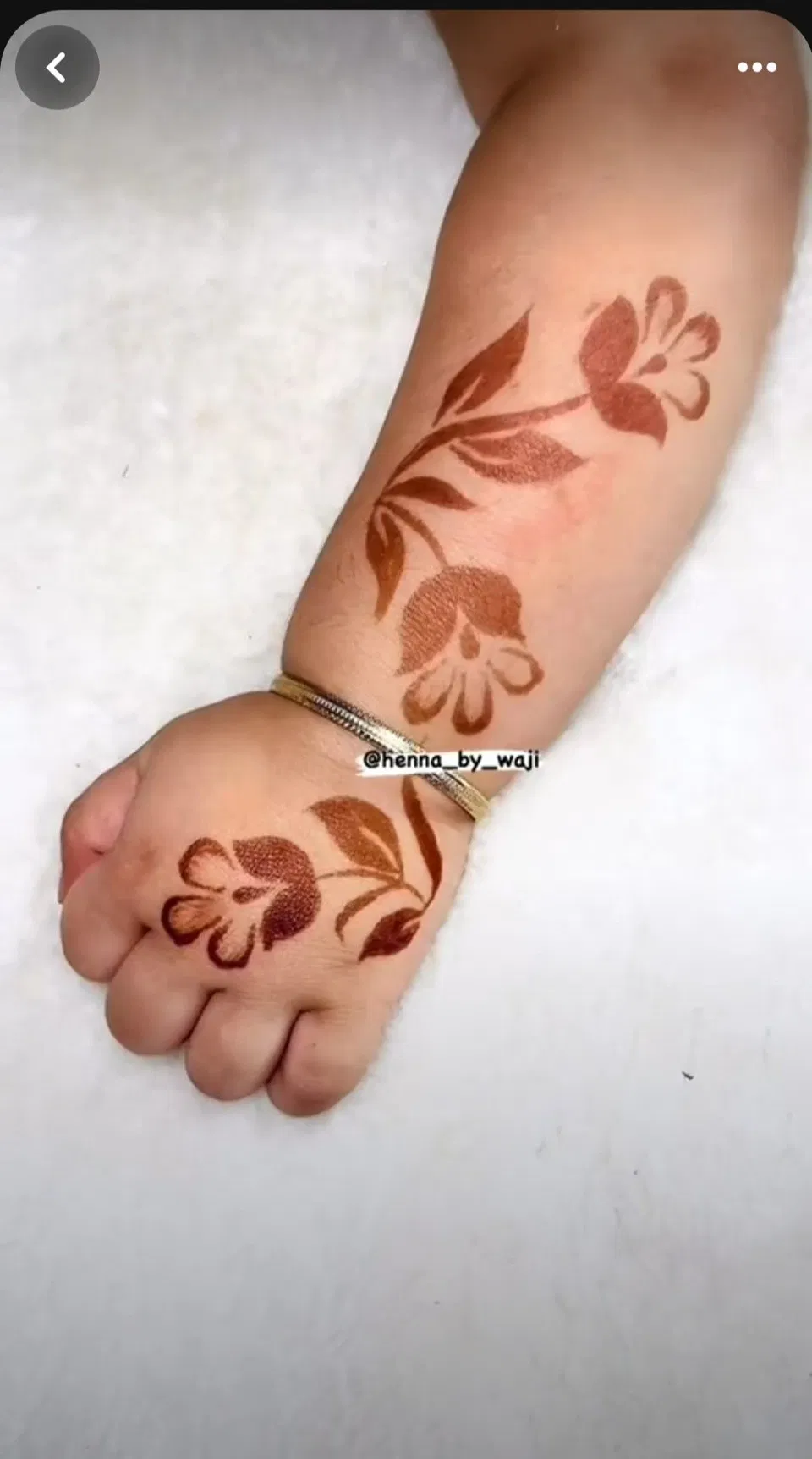 Simple Stylish Foot Mehndi Design with Flowers