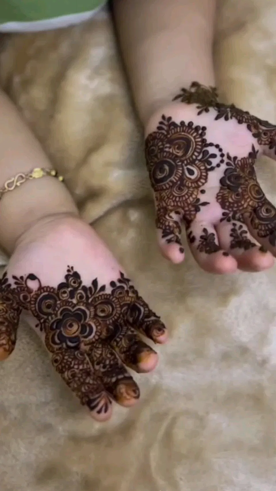 Bridal Indian Front Hand Mehndi Design with Figures (16)