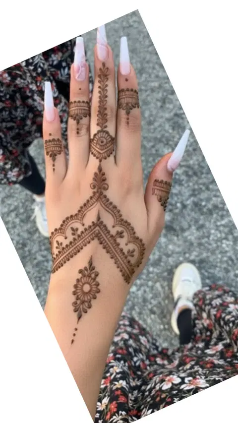 aesthetic arabic back hand mehndi design