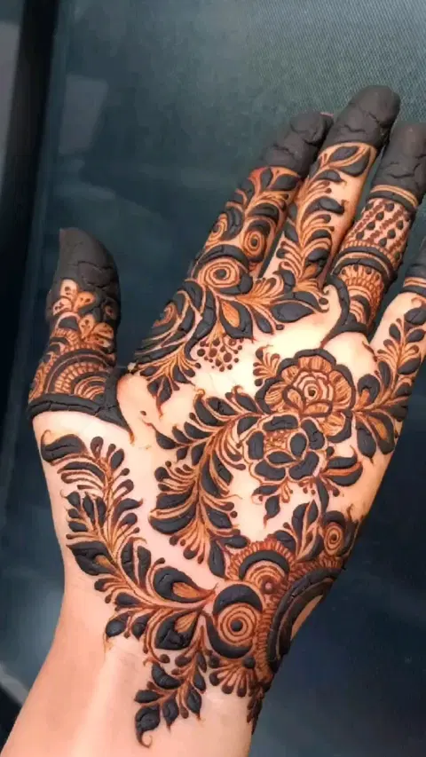 aesthetic arabic front hand mehndi design