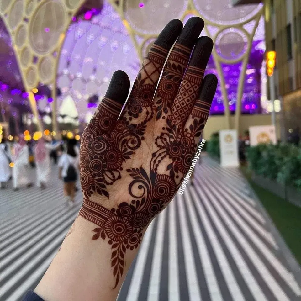 Aesthetic Bridal Front Hand Mehndi Design for Eid (2)