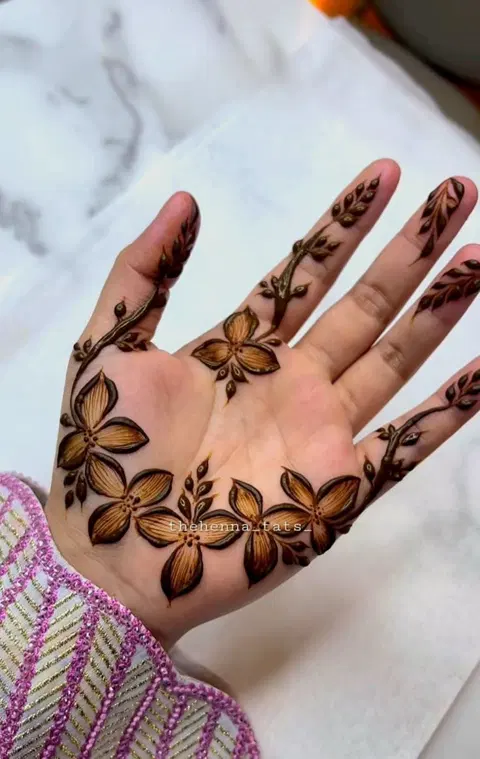 aesthetic arabic flower front hand mehndi design