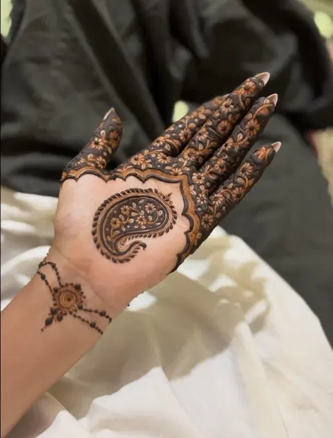 aesthetic indian finger mehndi design