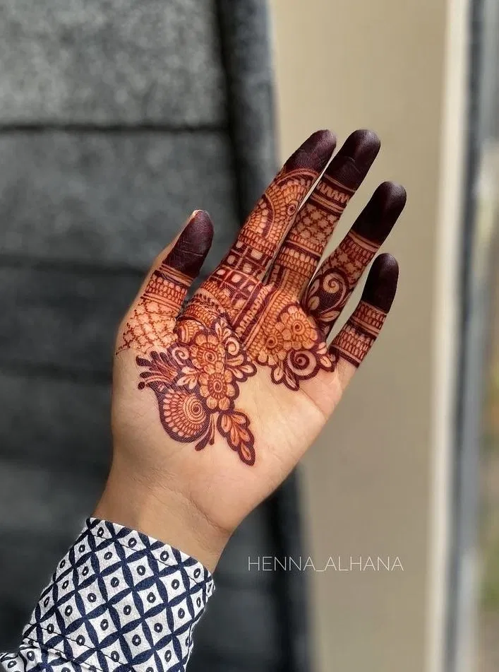 Aesthetic Stylish Front Hand Mehndi Design with Jaal (2)