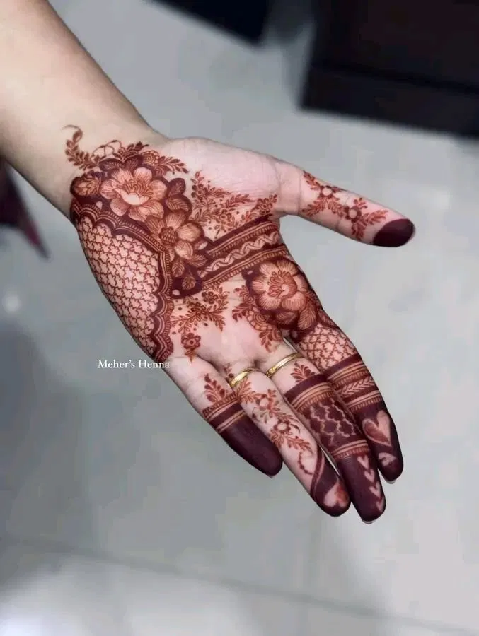 Aesthetic Simple Front Hand Mehndi Design (2)