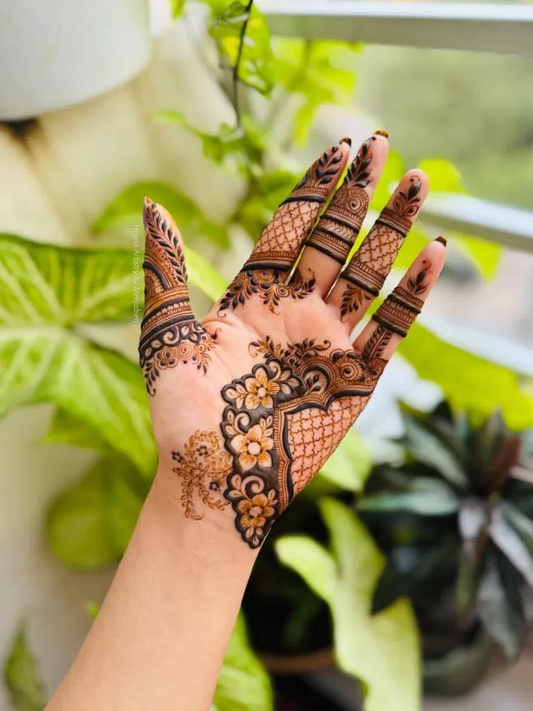 Aesthetic Simple Finger Mehndi Design with Gol Tikki