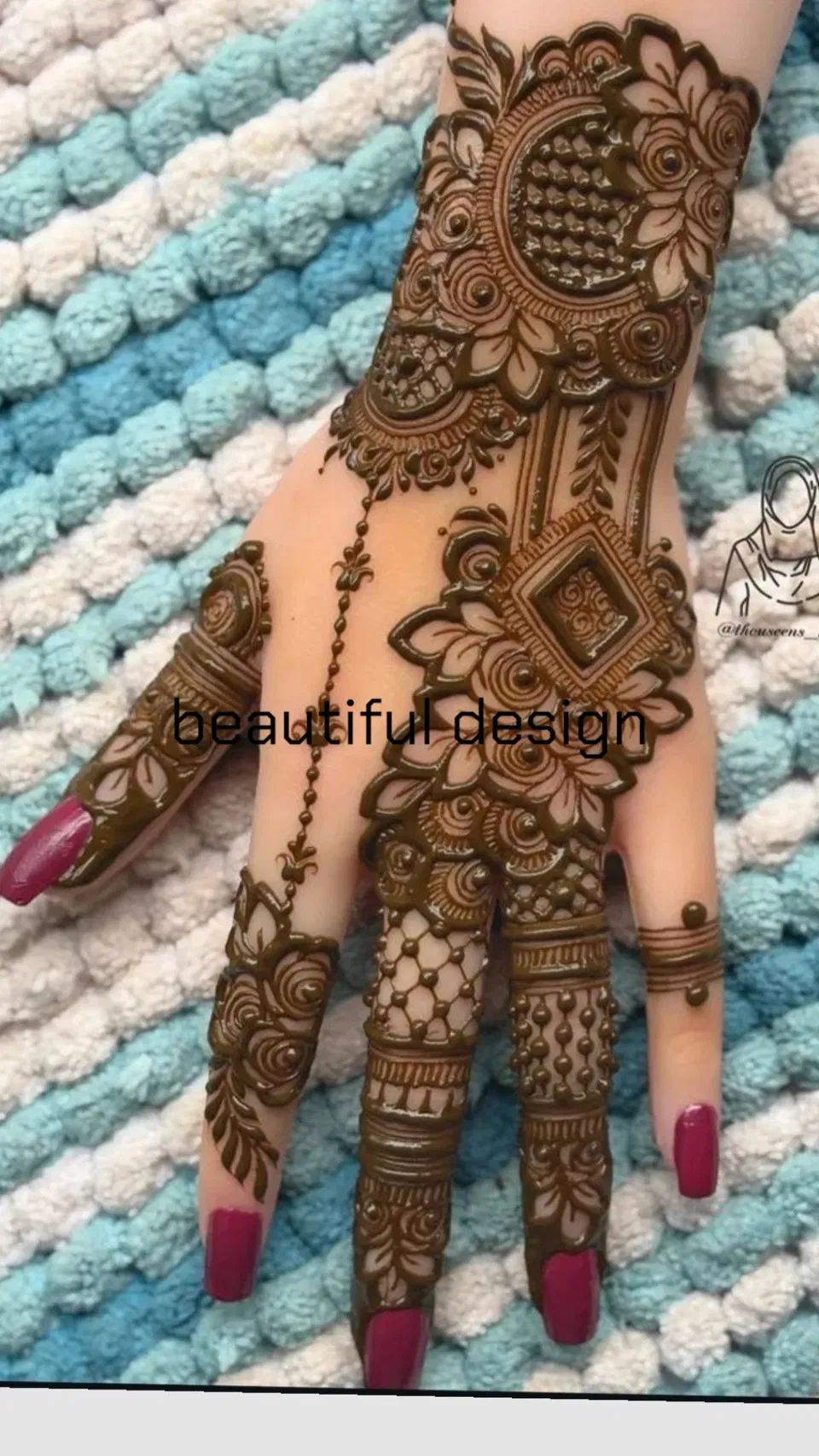 Aesthetic Arabic Back Hand Mehndi Design for Diwali (2)