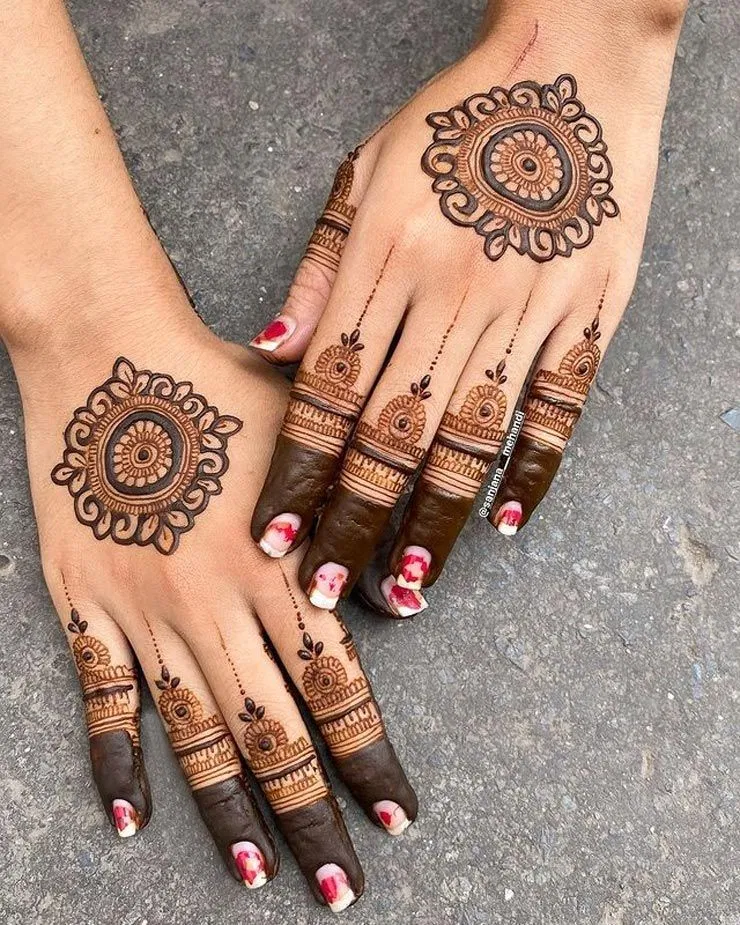 Aesthetic Simple Back Hand Mehndi Design with Gol Tikki and Jaal for Teej (4)