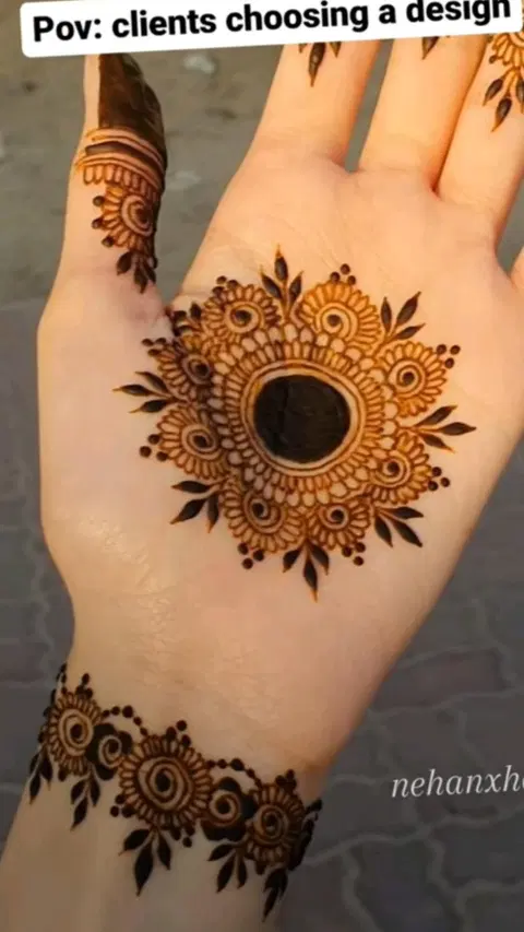 aesthetic arabic circle front hand mehndi design
