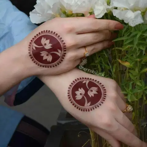 aesthetic indian circle back hand mehndi design