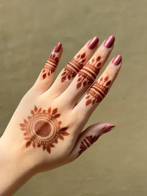 aesthetic bridal circle back hand mehndi design