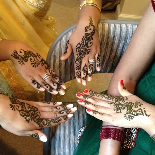 Aesthetic Bridal Wrist Mehndi Design with Jaal